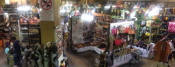 African Craft Market is one of Orte, die Mache gefallen.