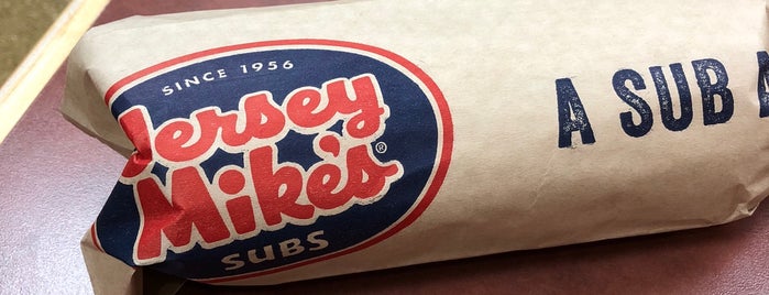 Jersey Mike's Subs is one of Lugares favoritos de Lee.