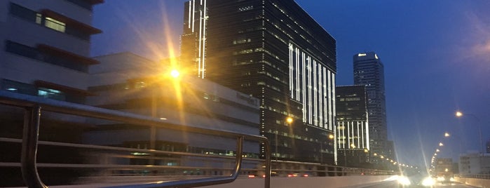 West Coast Highway Viaduct is one of Non Standard Roads in Singapore.