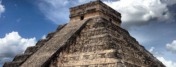 Pirámide de Kukulcán is one of สถานที่ที่ Lulu ถูกใจ.