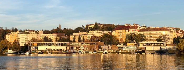 Yacht Club CERE is one of Posezení.
