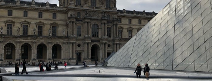 Musée du Louvre is one of Lieux qui ont plu à Pipe.