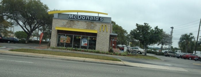 McDonald's is one of Lugares favoritos de Justin.
