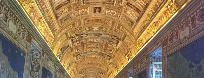 Museus Vaticanos is one of Locais curtidos por Ann-Margaret.