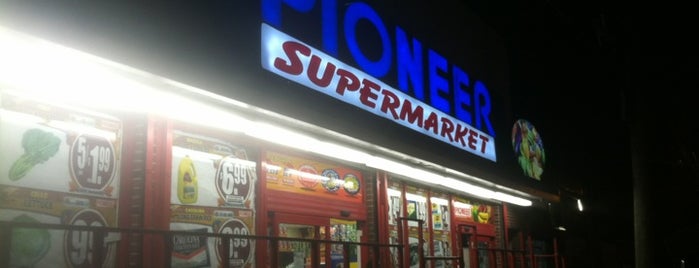 Pioneer Supermarkets is one of Nicole'nin Beğendiği Mekanlar.