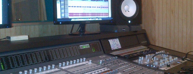 Muzik Vox Studio, Inc is one of สถานที่ที่ Porfirio ถูกใจ.