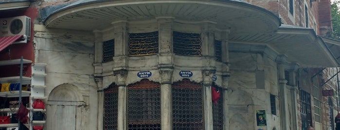 İstanbul is one of Lieux qui ont plu à scorn.