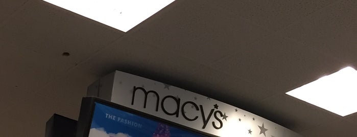 Macy's for Men is one of Locais curtidos por Ryan.