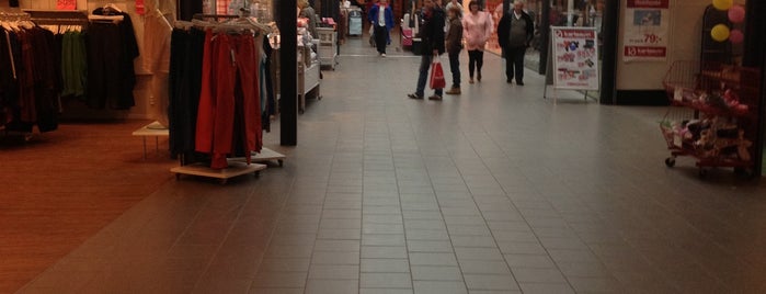 Töcksfors Shoppingcenter is one of Karl : понравившиеся места.