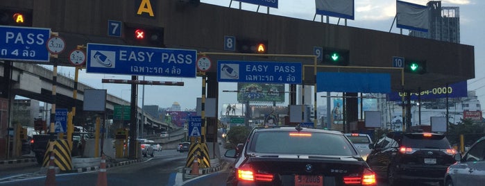 Din Daeng Toll Plaza is one of ทางพิเศษเฉลิมมหานคร (Chalerm Maha Nakhon Expy).