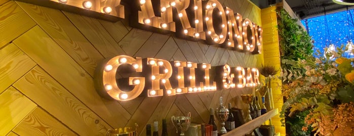 Larionov Grill & Bar is one of Posti che sono piaciuti a Soffy.