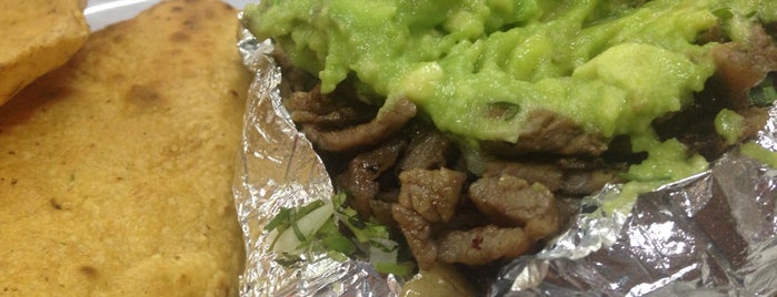 Tacos El Chino is one of Locais curtidos por Pepe.