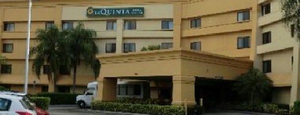 La Quinta Inn & Suites Miami Airport East is one of Locais curtidos por Albert.