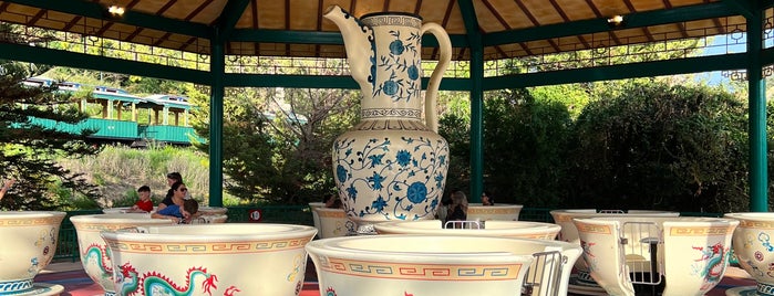 Tea Cups is one of PortAventura.