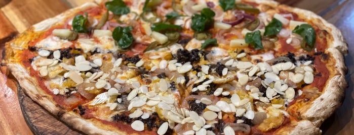 Gorgonzola Pizza & Pasta is one of El nido.