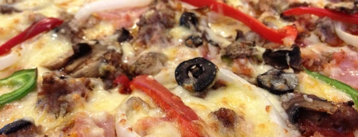 Yellow Cab Pizza Co. is one of isawgirlさんのお気に入りスポット.