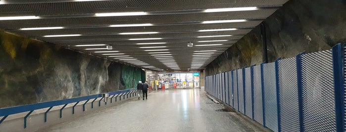 Masmo T-Bana is one of Stockholm T-Bana (Tunnelbana/Metro/U-Bahn).