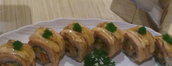 Sushi Tengoku Kelapa Gading is one of Lugares favoritos de Gary.