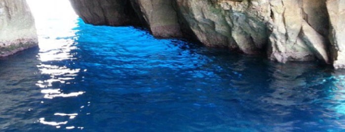 Grotte bleue is one of plages.