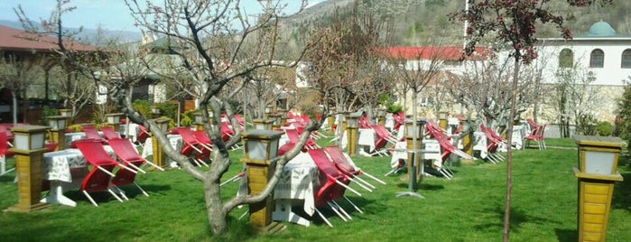 İşeri Petrol Tesisleri is one of Locais salvos de Yasin.