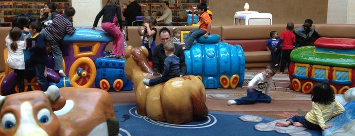 Play area in Stonebriar Mall is one of Tempat yang Disukai Justin.