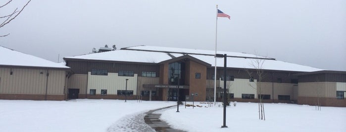 Armed Forces Reserve Center is one of Lieux qui ont plu à Ricardo.