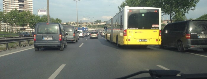 146E Başakşehir - Mecidiyeköy is one of İETT Avrupa Yakası Otobüs Hatları 2.