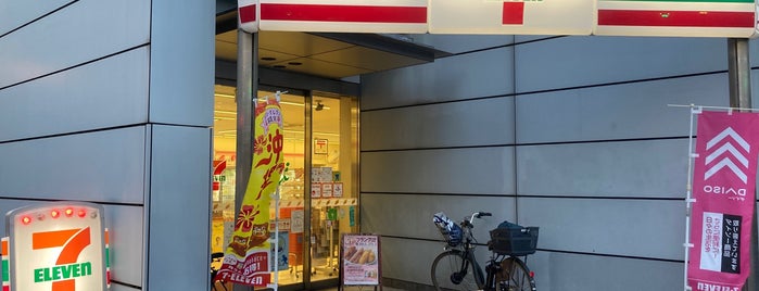 セブンイレブン 銀座3丁目店 is one of Must-visit Convenience Stores in 中央区.