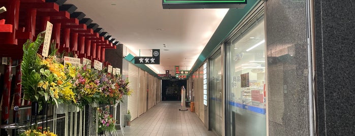 ローソン 虎ノ門一丁目店 is one of コンビニその２.