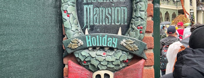 Haunted Mansion Holiday is one of Tempat yang Disukai J.