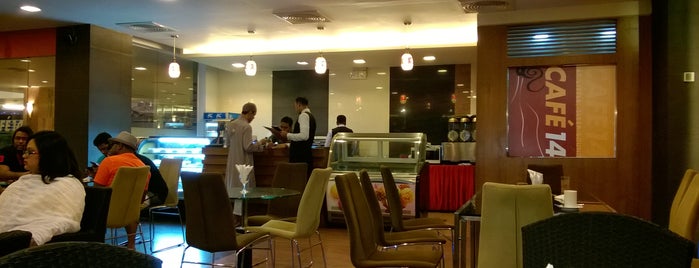 CAFÉ 14, Long Beach Hotel is one of Dr.Gökhan 님이 좋아한 장소.