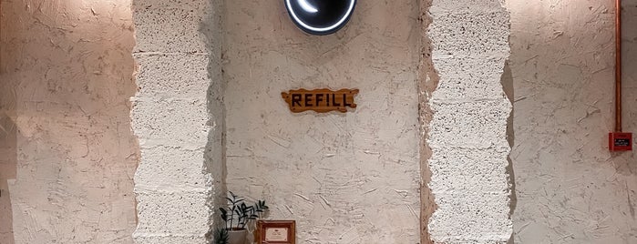 Refill Coffee is one of Tempat yang Disukai Anoud.