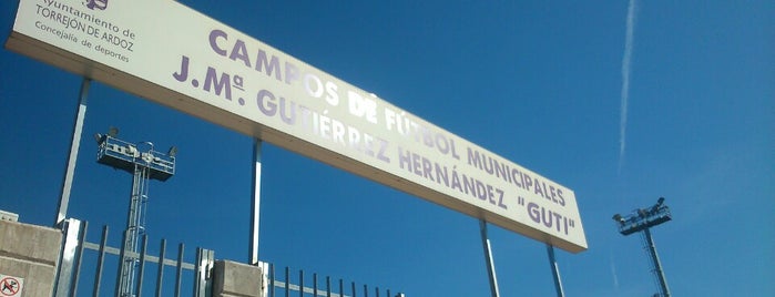 Campos de Fútbol José María Gutierrez "Guti" is one of Lin.