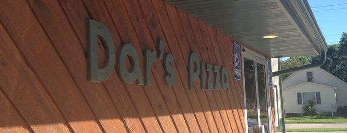 Dar's Pizza is one of สถานที่ที่ Chelsea ถูกใจ.