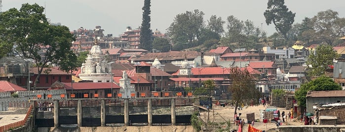 Pashupatinath Temple is one of Locais curtidos por Angela Isabel.