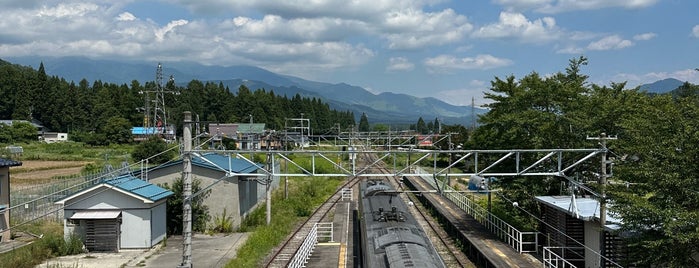 Kamishiro Station is one of JR 고신에쓰지방역 (JR 甲信越地方の駅).