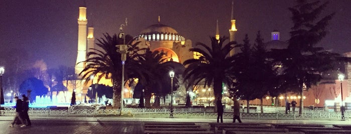 Sultanahmet Meydanı is one of Orte, die 👑✨IŞIK CEREN E.Y✨👑 gefallen.