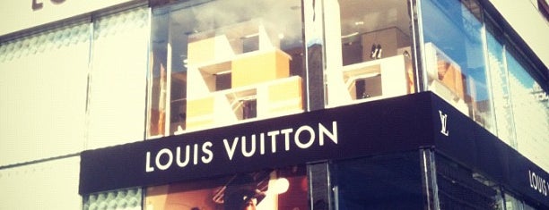 Louis Vuitton is one of Orte, die Emma gefallen.