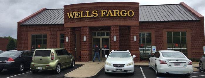 Wells Fargo Bank is one of Lieux qui ont plu à Bradley.
