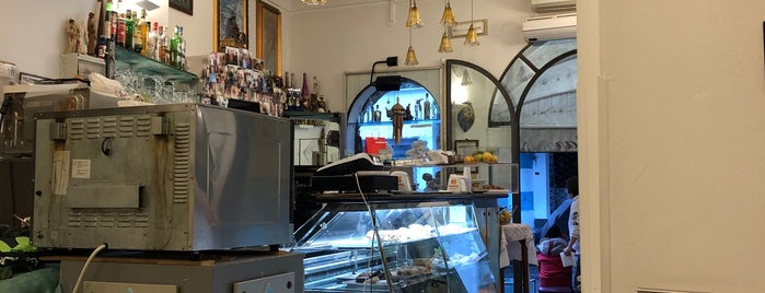Lo scugnizzo snack bar is one of Amalfi, Capri.