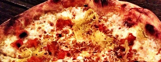 Razza Pizza Artiginale is one of Lugares guardados de John.