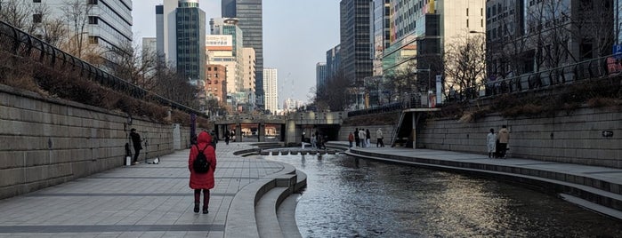 Cheonggyecheon Stream is one of Ben's Saved Places.