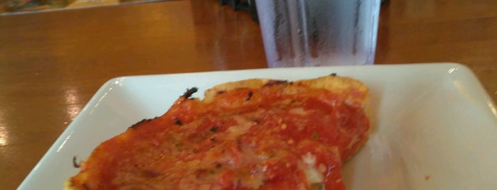 Lou Malnati's Pizzeria is one of Locais curtidos por SilverFox.