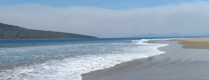 Goats Beach is one of Tempat yang Disukai Tony.