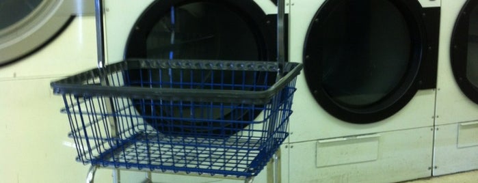 Ace Laundromat is one of Lugares favoritos de Carolina.