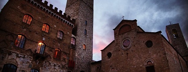San Gimignano is one of Italia.