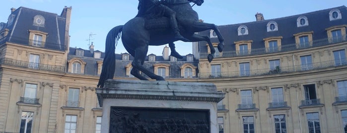 Le Régent is one of Paris.