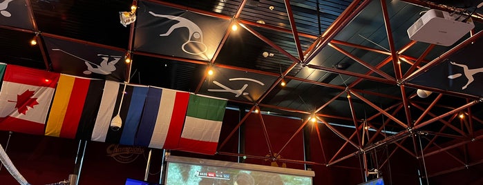 Champions Sports Bar is one of Varsova.