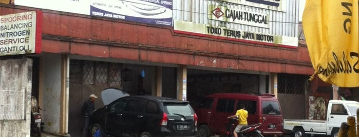 Toko Terus Jaya Motor is one of my mayor.