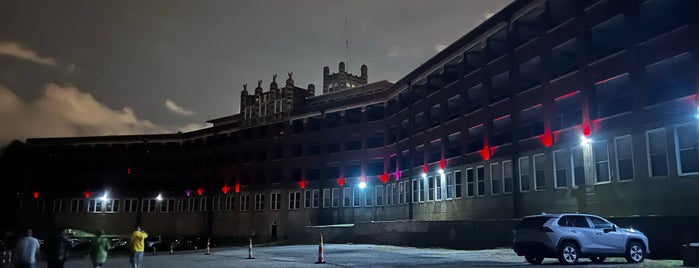 Waverly Hills Sanitorium is one of Haunted to-do list.